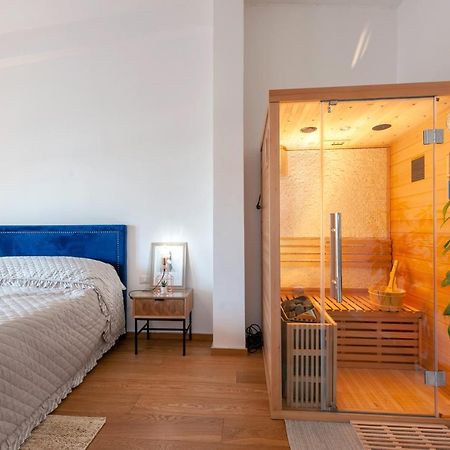 Luxus P4T Family 3 Bedroom With Pool, Tennis Court And Sauna Brindisi Eksteriør bilde
