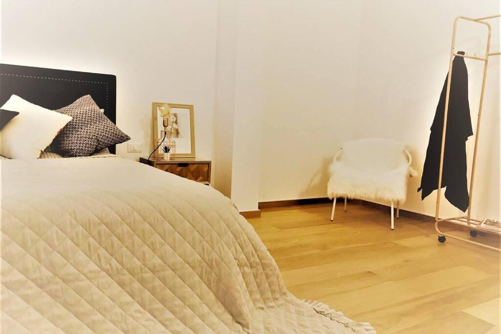 Luxus P4T Family 3 Bedroom With Pool, Tennis Court And Sauna Brindisi Eksteriør bilde