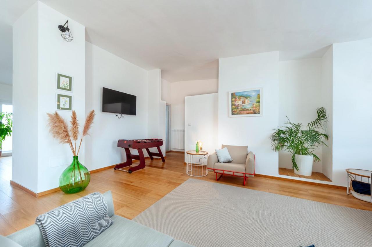 Luxus P4T Family 3 Bedroom With Pool, Tennis Court And Sauna Brindisi Eksteriør bilde