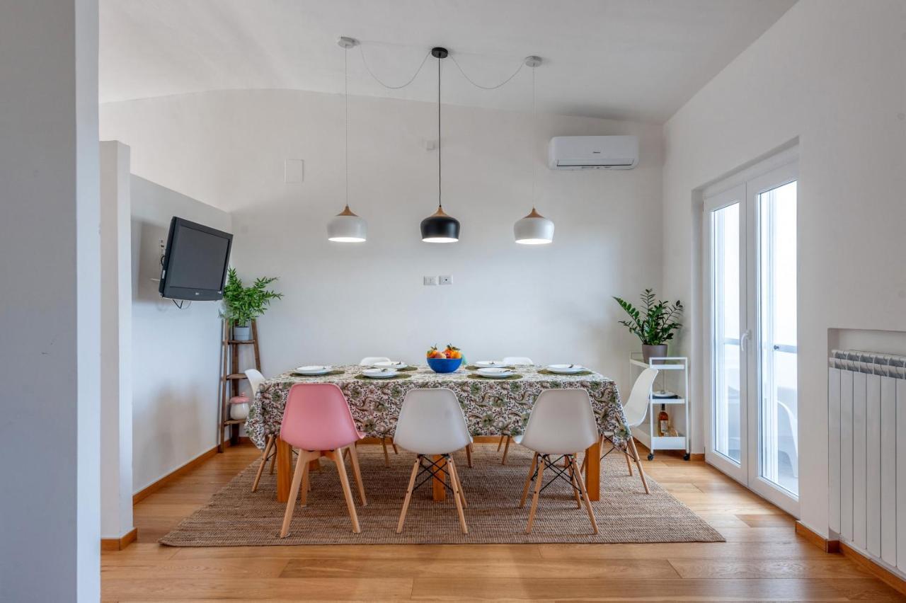Luxus P4T Family 3 Bedroom With Pool, Tennis Court And Sauna Brindisi Eksteriør bilde